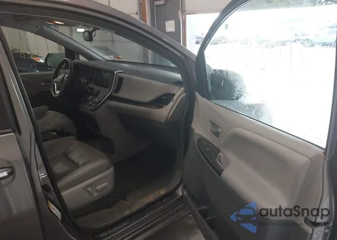 2017 Toyota Sienna Xle 8 Passenger z USA, uszkodzony, nr VIN 5TDYZ3DCXHS800425